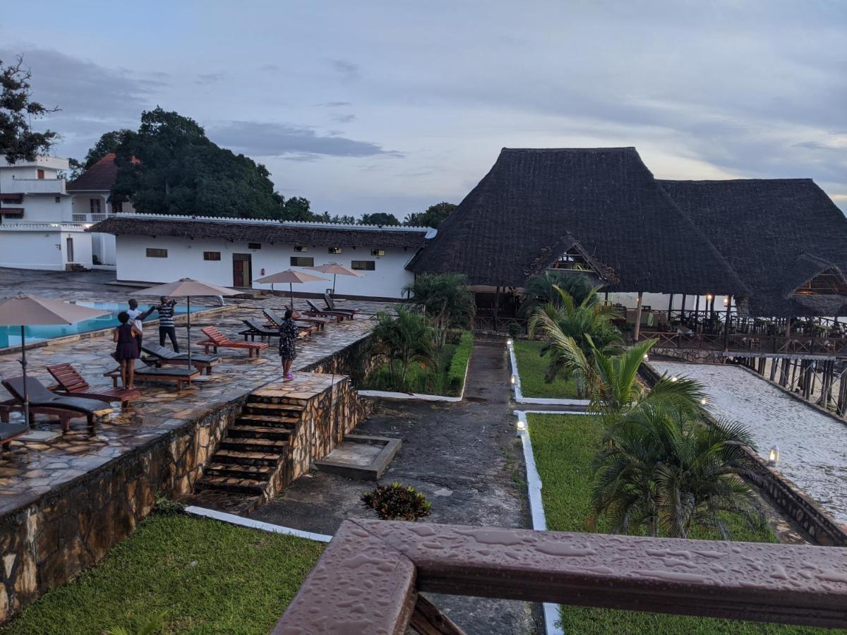 Amaan Ocean Hotel Kihinani Bububu Luaran gambar